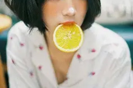 檀健次人设崩塌向女网红示弱频送红包风波后复出现场彻底失控