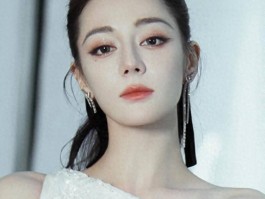 1天4个瓜！国外生子、女星恋情曝光、自曝怀双胎迪丽热巴最意外